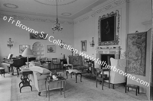 GLIN CASTLE  DRAWING ROOM